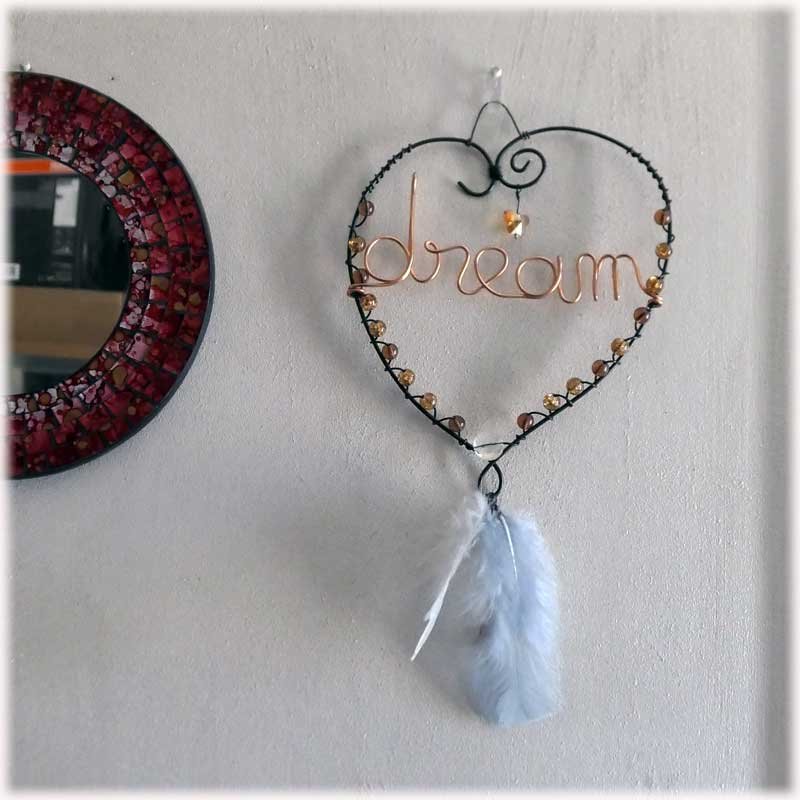 mobile coeur fait main avec mot dream