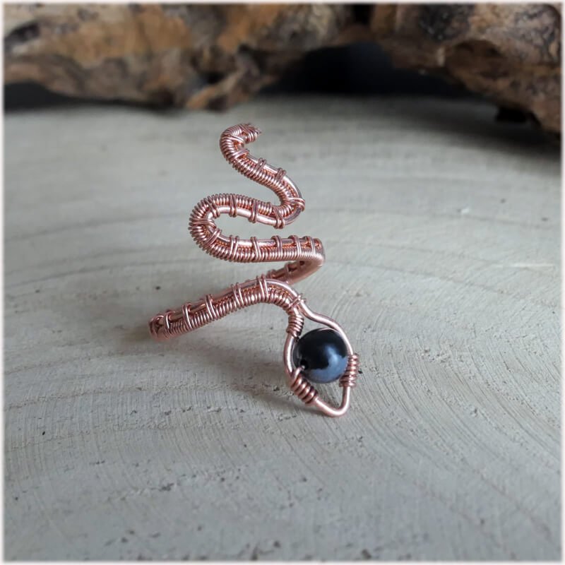 bague serpent avec un pierre